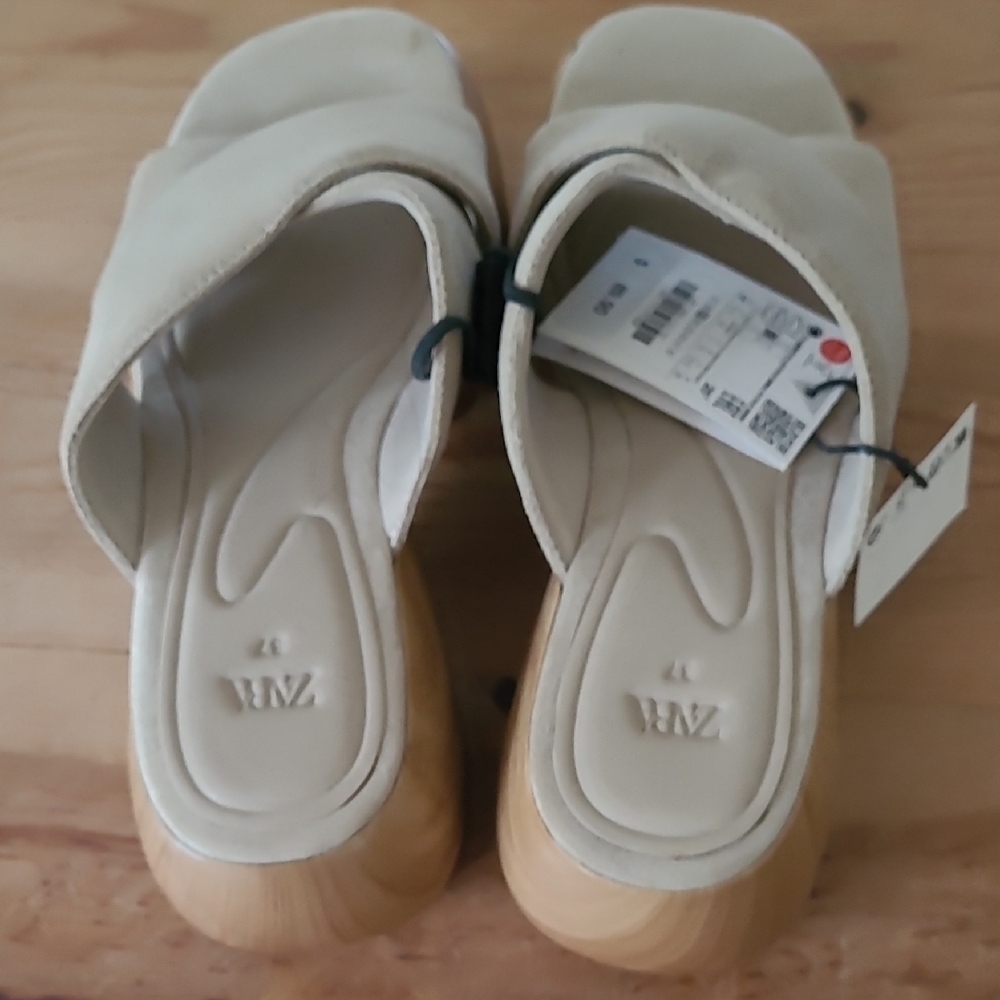 NWT Zara Women's Boho Taupe Suede Chunky Wood Mules - Bundle Discount - Picture 5 of 6